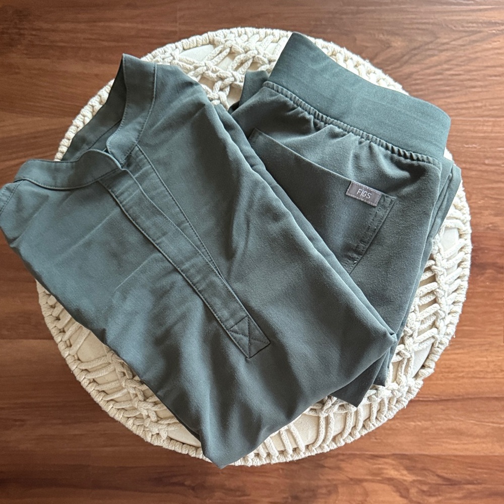 Figs Olive Scrubs